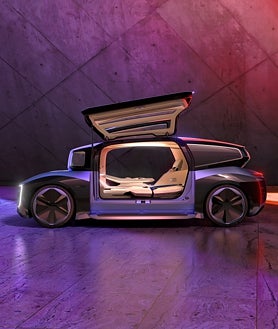 Imagen secundaria 2 - El modelo en fotografías durante su presenación