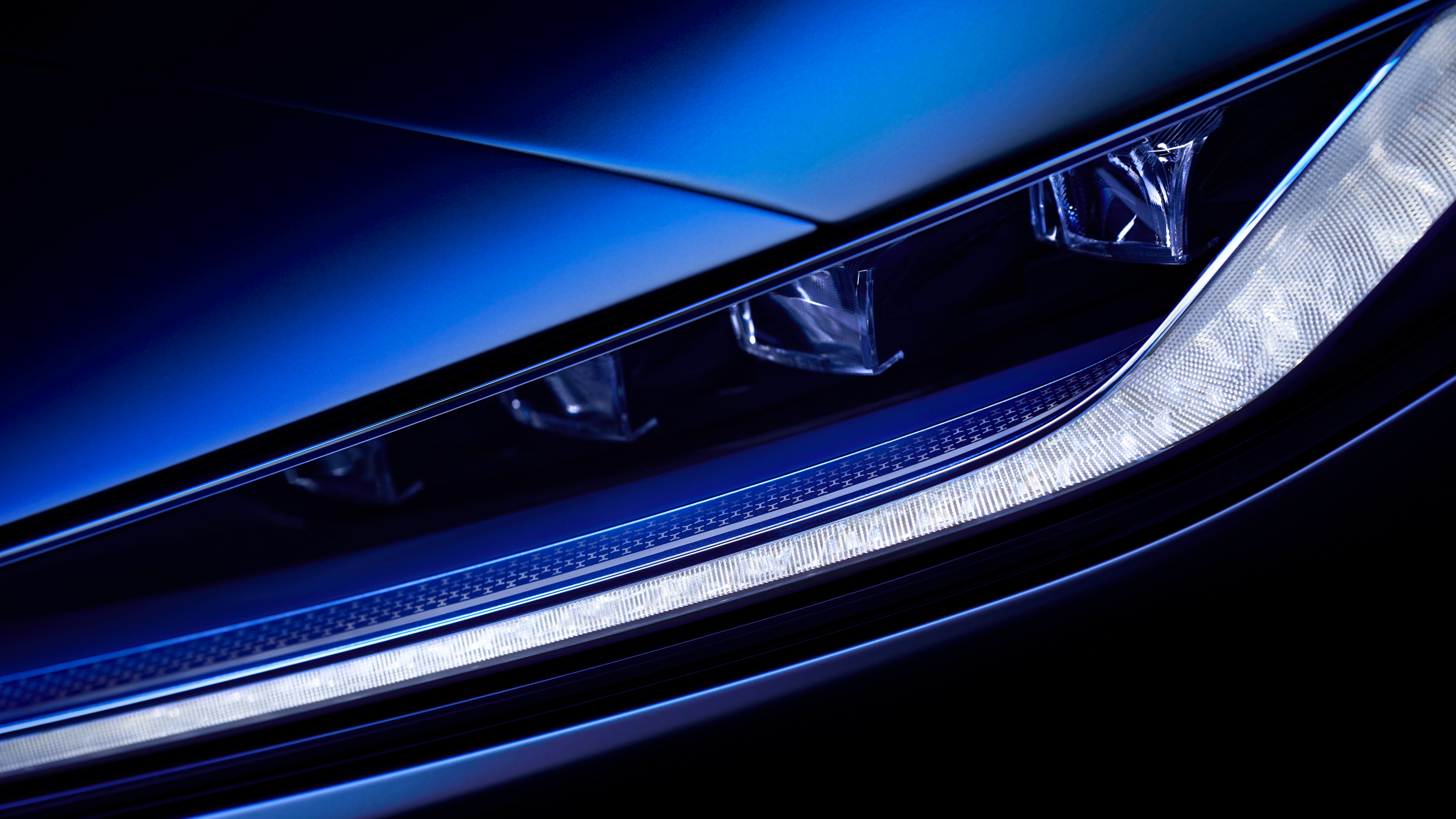 F-TYPE 75: para celebrar el último año modelo del F-TYPE y los 75 años de los deportivos de Jaguar, los clientes pueden adquirir las ediciones especiales F-TYPE 75 y F-TYPE R 75 con el motor V8 5.0 sobrealimentado de Jaguar de 450 o 575 CV, respectivamente, en versión Coupé o Convertible