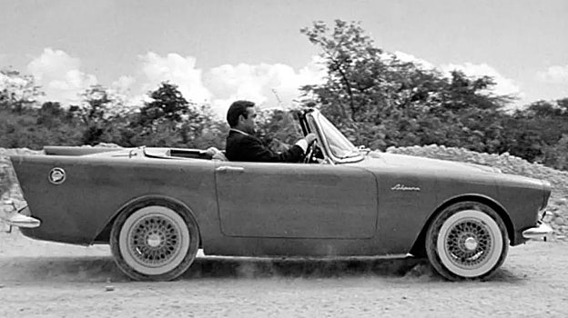 El azul Sunbeam Alpine de James Bond, era propiedad de un médico que se lo alquiló a la productora