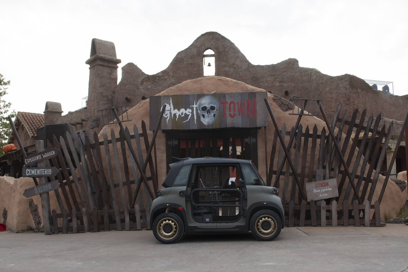 Además, se carga al 100% de un modo muy sencillo en un enchufe convencional, en tan sólo 3 horas. Como vehículo de su tiempo, asegura un alto nivel de conectividad a través del sistema DAT@AMI, que se maneja desde el smartphone a través de Bluetooth.