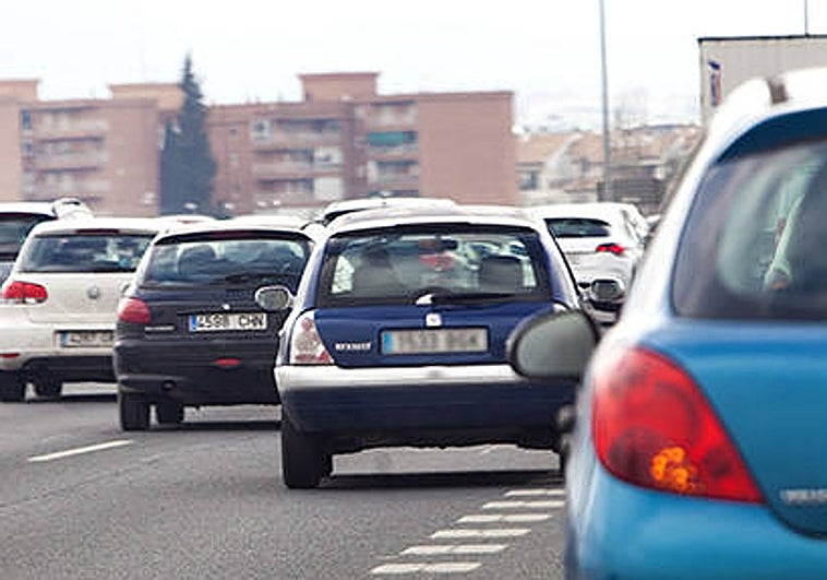 La DGT alerta del peligro de conducir un coche viejo