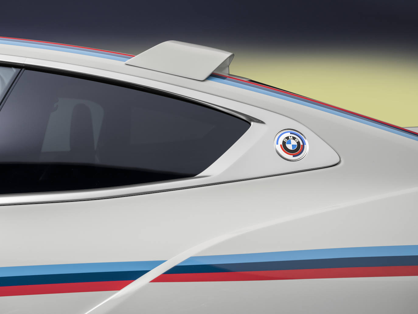 Como reencarnación de un deportivo legendario tanto para el circuito como para la carretera, el BMW 3.0 CSL posee todas las características de un coche purista.