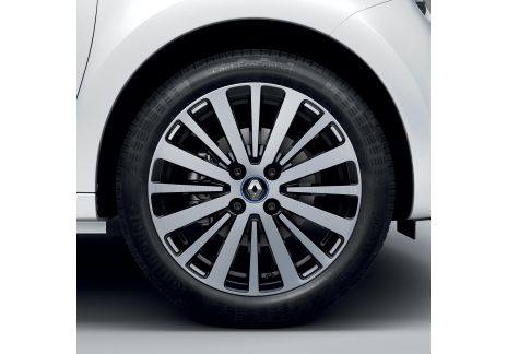 es más que nunca el cómplice perfecto de la vida diaria por su tamaño compacto, su excelente habitabilidad interior y su modularidad. Los nuevos servicios conectados facilitan la vida del conductor en toda la gama Twingo e incluyen –en Twingo Z.E. – todas las funciones específicas de los vehículos eléctricos Renault.