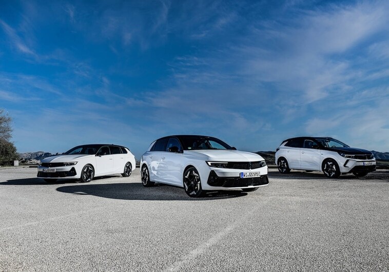 Astra y Grandland GSe: Los enchufados más deportivos de Opel