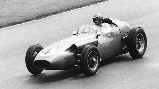 Pilotando el Aston Martin DBR4 de Fórmula 1, en el GP de Gran Bretaña de 1959