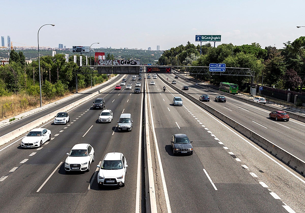 Vehículos circulando por la A-6