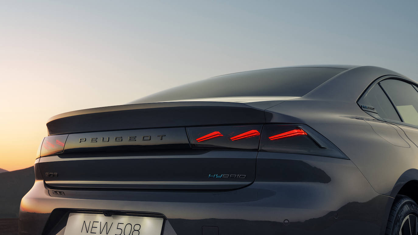 El 508 cuenta con 487 litros de espacio en el maletero, o 530 en la versión familiar SW.