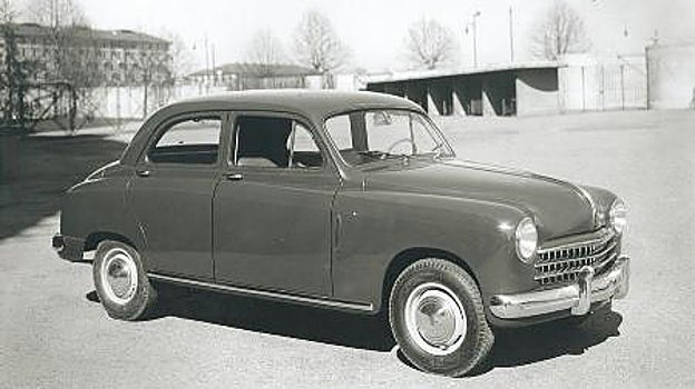 En el Salón de Ginebra de 1950, Fiat presenta el 1400 , berlina muy moderna para la época