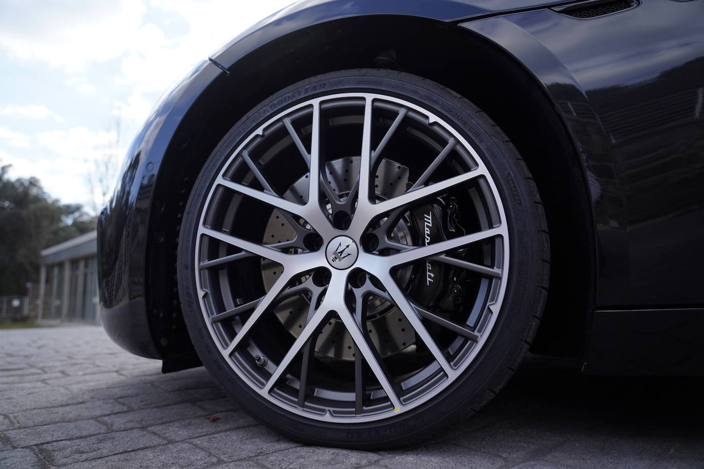 La Módena es la más orientada hacia la elegancia, la Trofeo hacia la deportividad y la Folgore es la eléctrica.