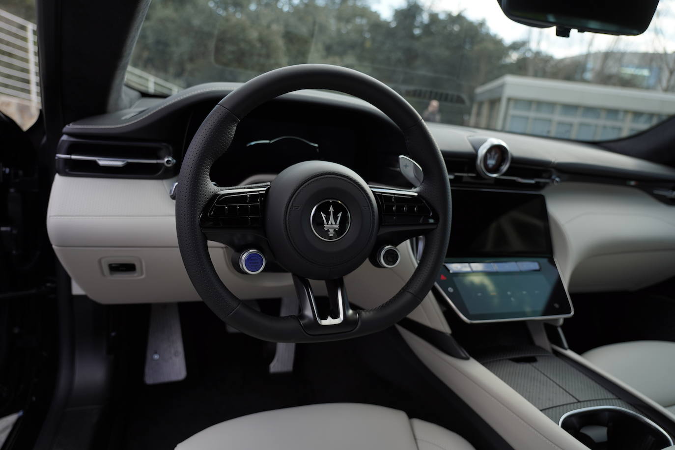 El interior del nuevo Maserati GranTurismo tiene un cuadro de mandos es totalmente digital de 12,2 pulgadas.