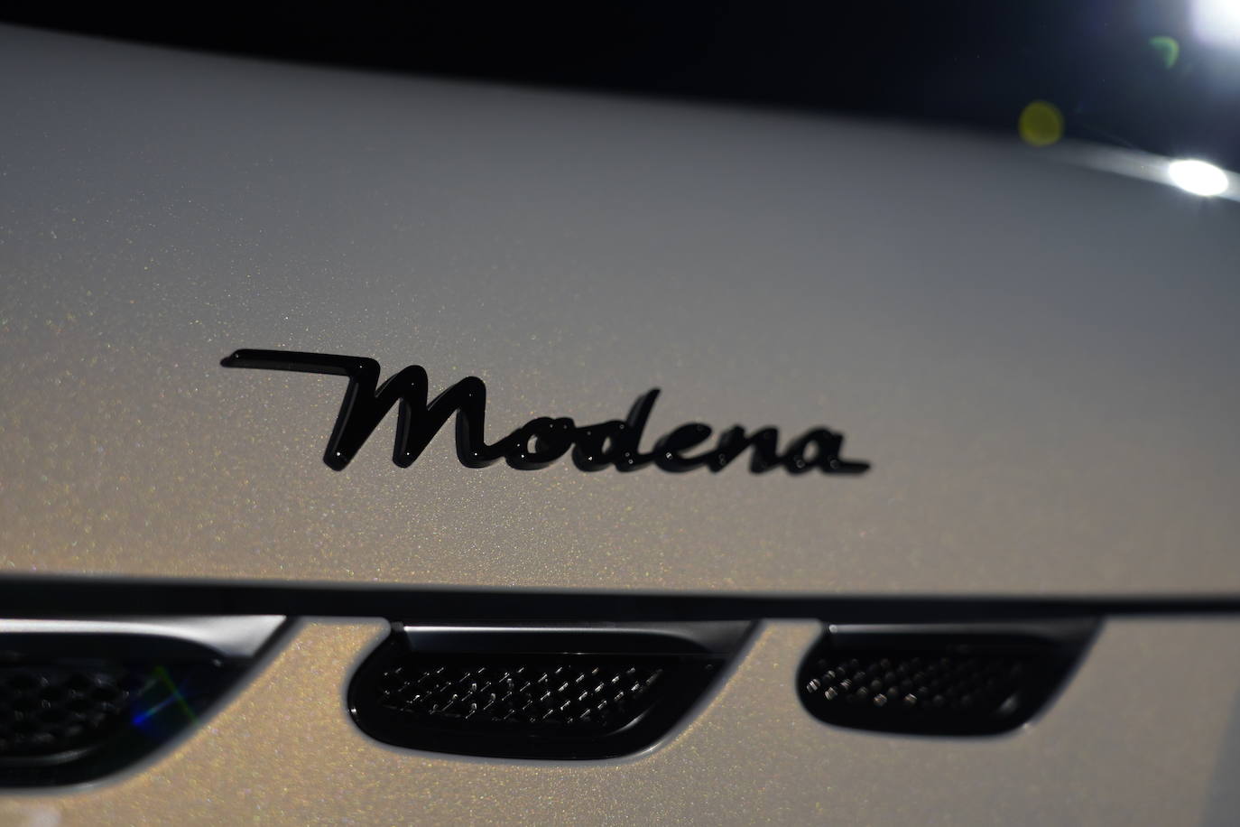 El coupé italiano estrena versión eléctrica También ofrecerá el motor V6 'Nettuno' en las versiones Modena y Trofeo.