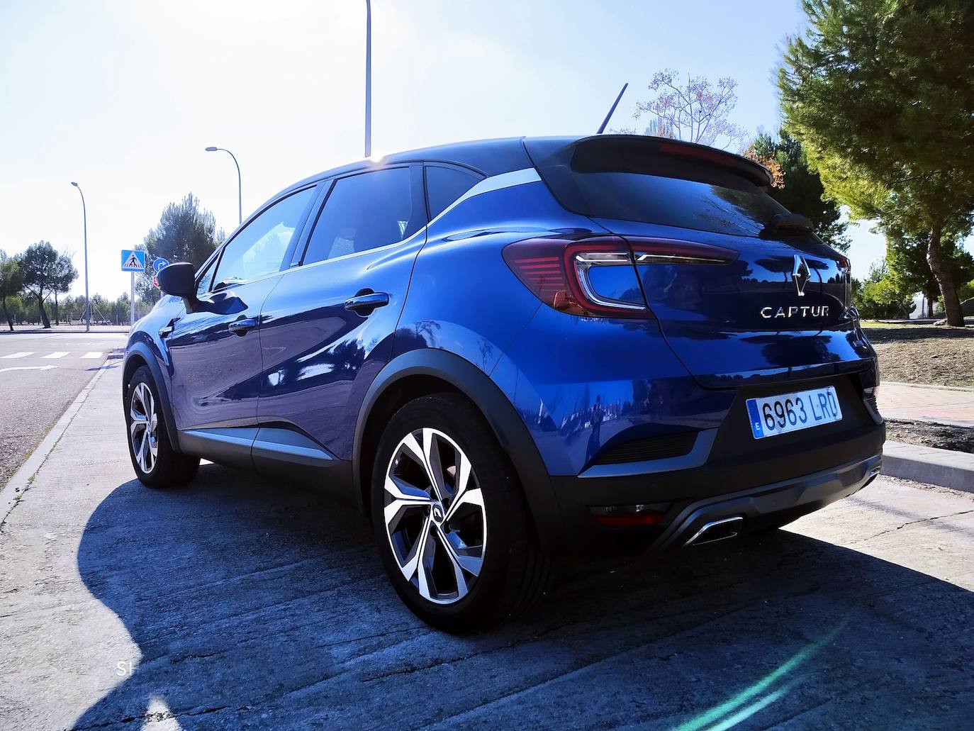 Las ayudas a la conducción están disponibles en torno a tres familias: Conducción, Parking y Seguridad. Constituyen el label Renault EASY DRIVE.