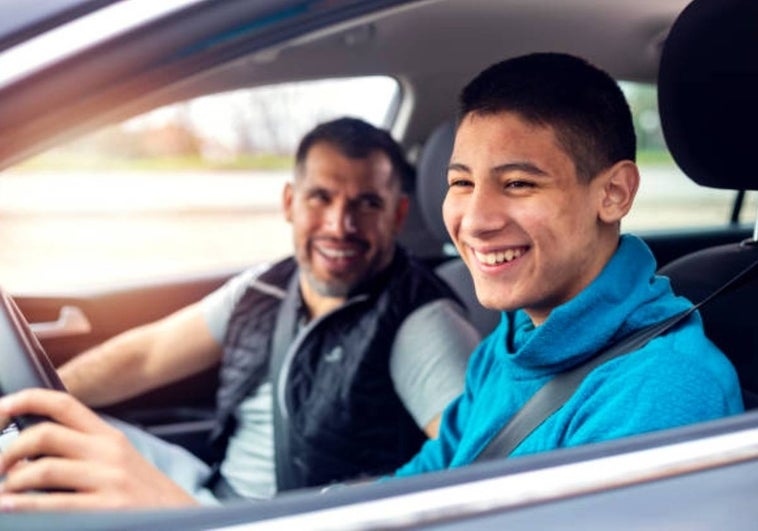 Las autoescuelas llaman a la «prudencia» ante la rebaja de edad para obtener el permiso de conducir