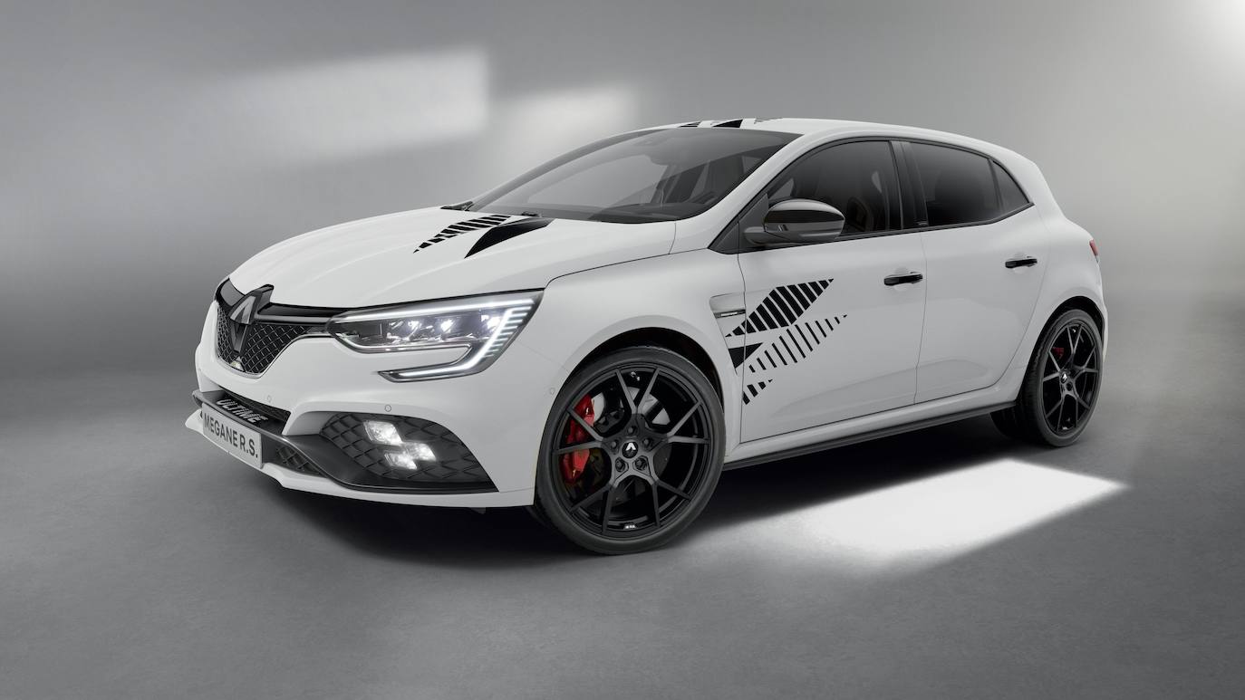 Megane R.S. Ultime presenta un diseño exclusivo que retoma los códigos visuales de Renault Sport. Hay cuatro colores de carrocería disponibles: Negro Brillante (de serie), Blanco Nacarado, Naranja Tonic y Amarillo Racing, el color emblemático de Renault Sport.