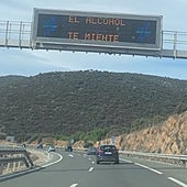 La DGT cambia los mensajes de los paneles informativos con motivo de su nueva campaña: «El alcohol te miente»