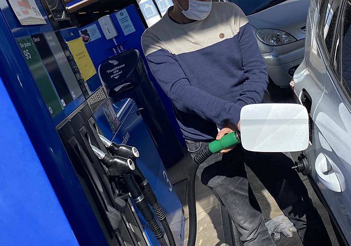 Así quedan los descuentos para echar gasolina a partir de abril en Repsol, Cepsa, Shell, Galp y Bp