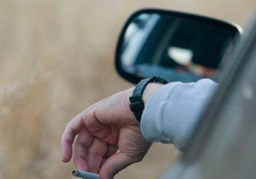 Tirar colillas desde el coche puede hacer que acabes en la cárcel