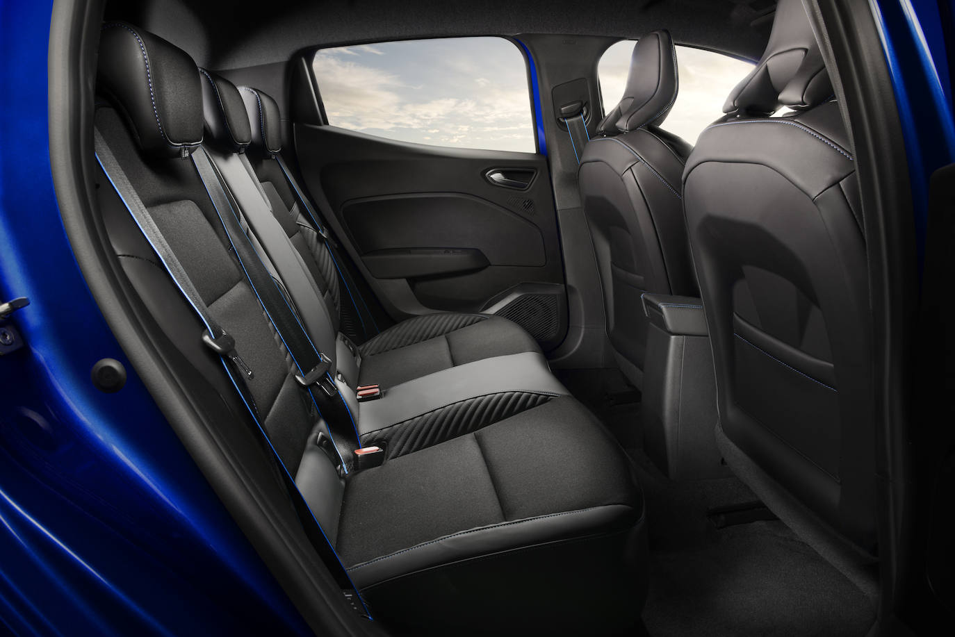 Esta transformación refleja el deseo de la marca de construir un coche más moderno, más distintivo y sostenible en torno a sus valores históricos.