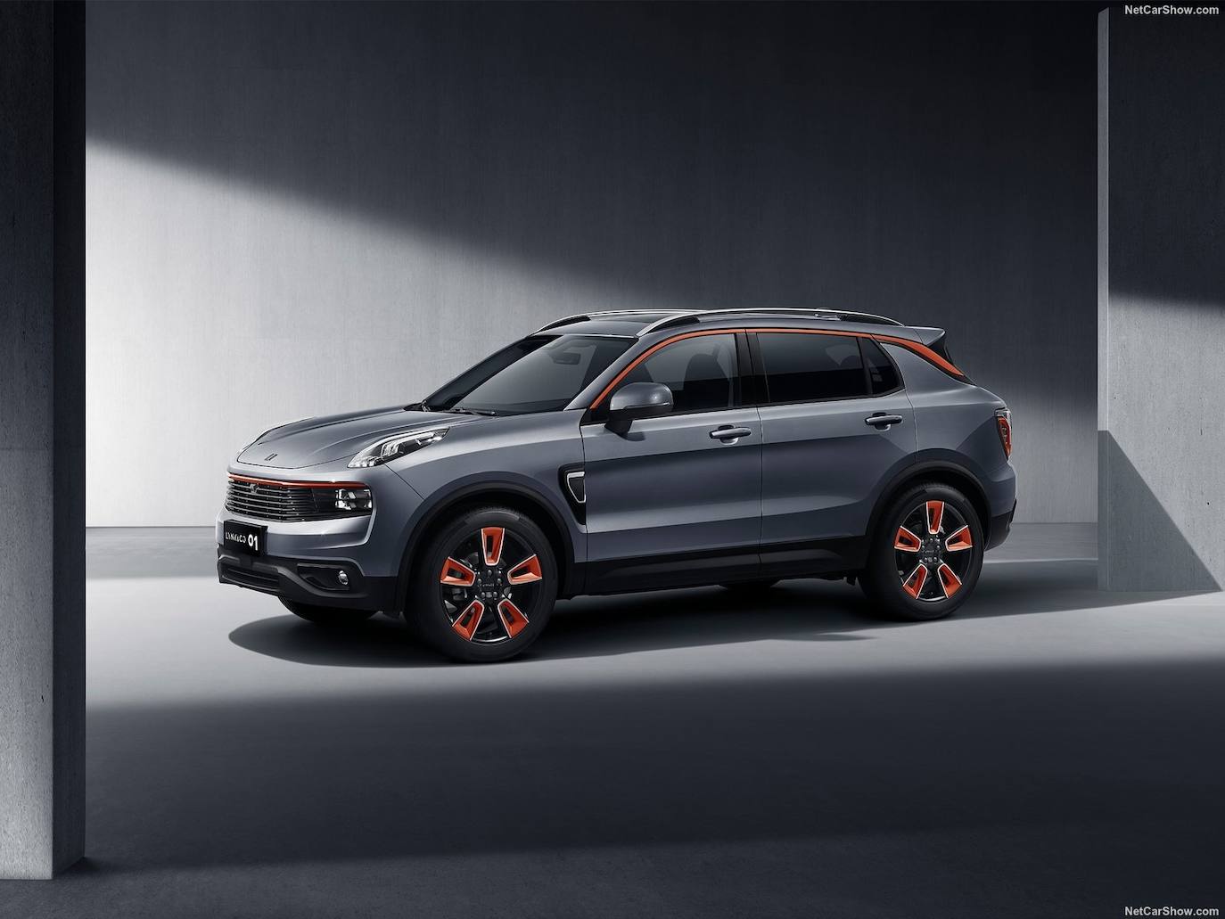Lynk &Co 01 (958 unidades). 43.290 €. La marca se encuadra en la categoría «premium» con este SUV con mecánica híbrida enchufable de 260 CV. En suscripción por 550 €/mes.