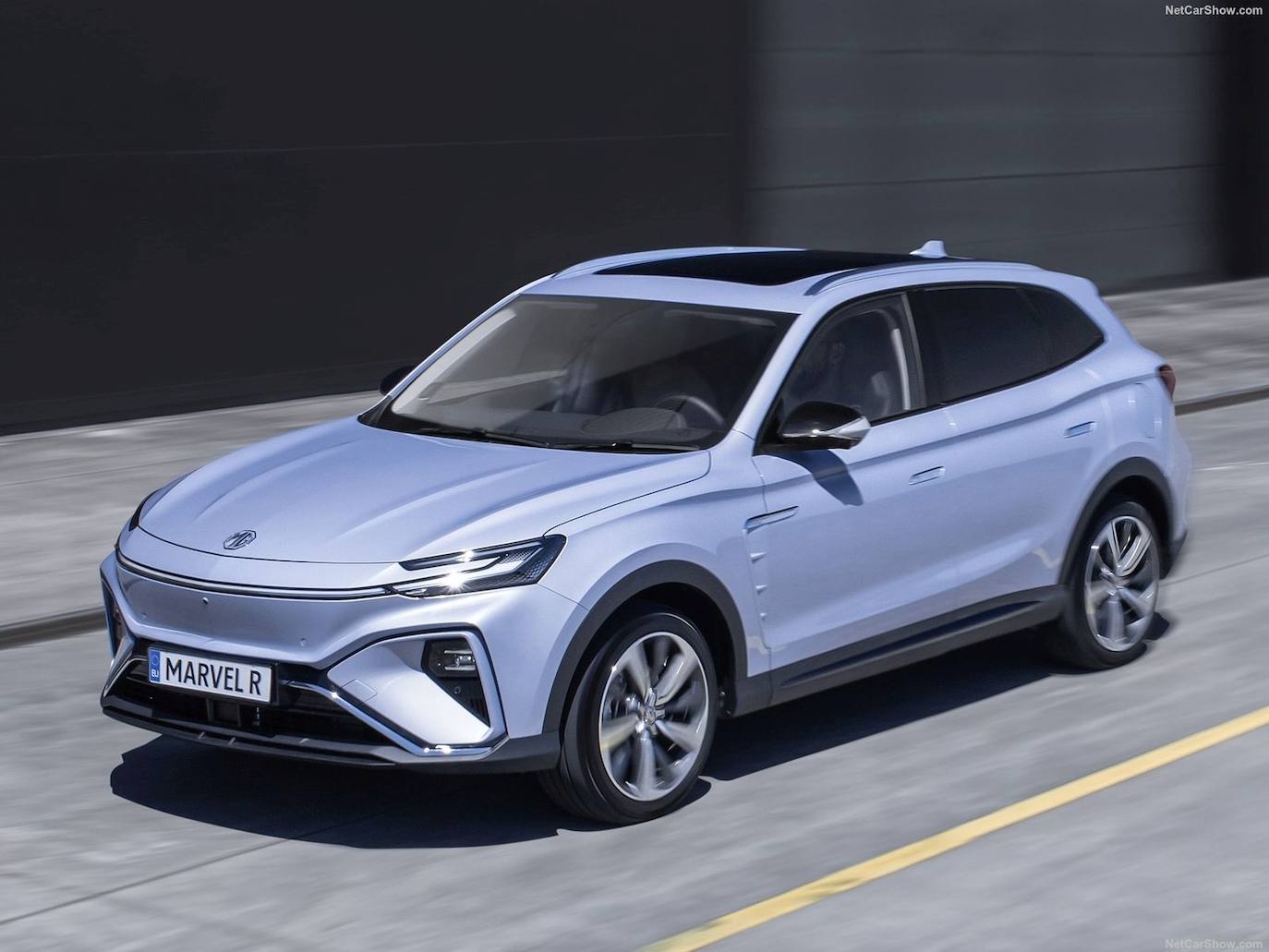 MG Marvel R (128 unidades). 40.290 €. Este modelo del segmento SUV de tamaño mediano es 100% eléctrico. Gracias a contar con dos o tres motores ofrece tracción traesra o total, con una autonomía que llega a los 420 km.