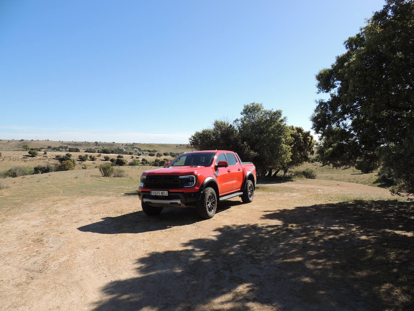 El Ranger Raptor se puede adaptar a todo tipo de misiones, y gracias a los carrozados de Ford Pro se ha convertido en un vehículo de policía, de rescate para incendios forestales o de transporte de tropas, por poner tres ejemplos.