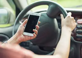 Usar el móvil una de las distracciones causantes de más de 6.000 muertos en carretera