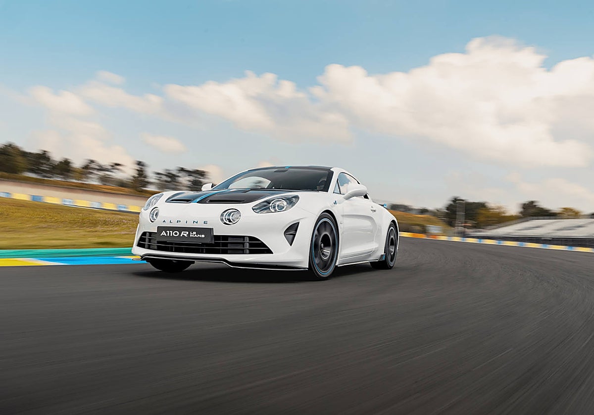 300 CV y 1.082 kg para conseguir una aceleración de 3,9 segundos (0-100 km/h)