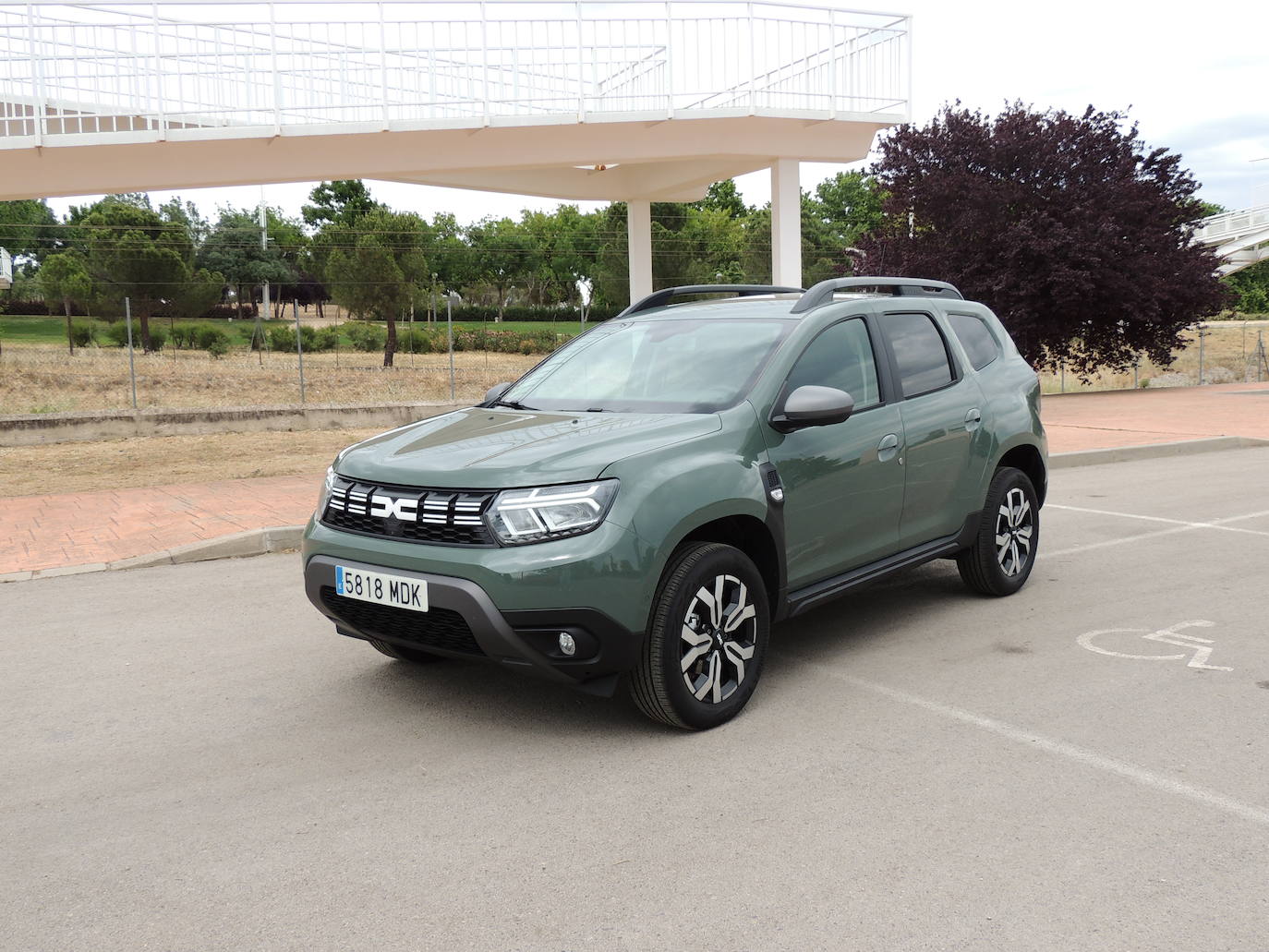 La nueva gama Extreme de Dacia se caracteriza por su diseño sutilmente outdoor, pero también por unos elementos característicos que le permiten llevar los valores de la marca a un nivel superior