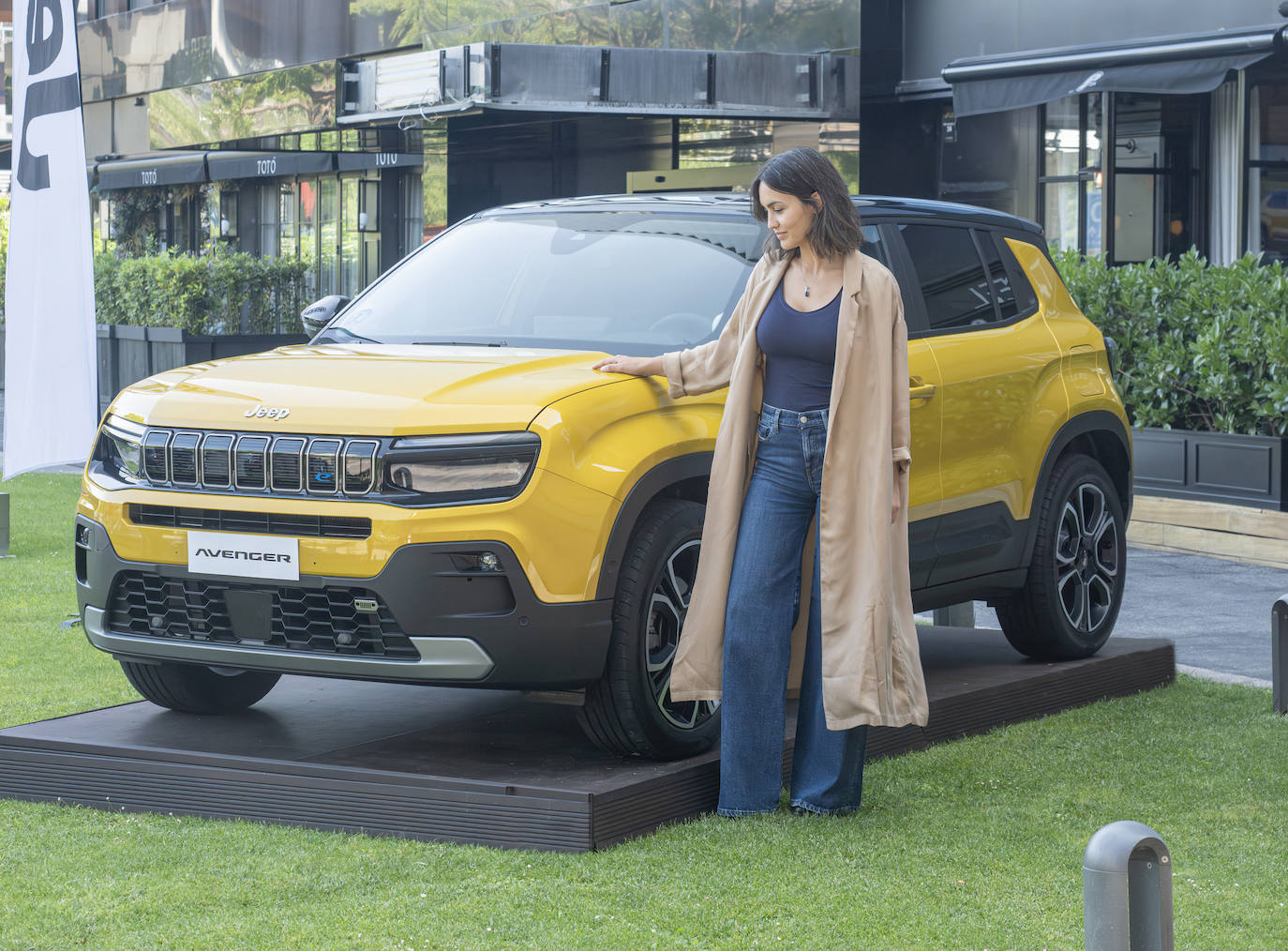 La elegancia, la polivalencia, la capacidad de adaptación a cualquier tipo de terreno o de papel son conceptos que se pueden aplicar tanto Nuevo Jeep Avenger como a su nueva embajadora, la actriz Megan Montaner