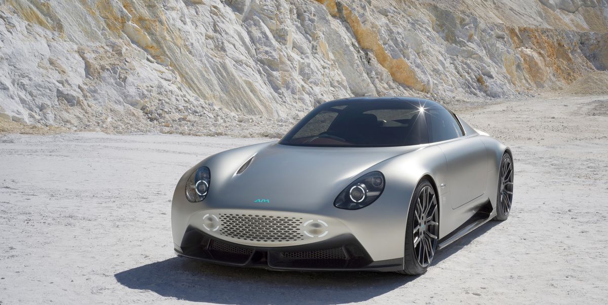 Este podría ser uno de los vehículos nuevos más interesantes que veamos en el Festival de la Velocidad de este año. Está diseñado por Shiro Nakamura, el hombre detrás del Nissan GT-R, entre otras cosas, quien supuestamente se retiró en 2017. Y, sin embargo, aquí está, presentando un deportivo eléctrico completamente nuevo: el AIM EV Sport 01.