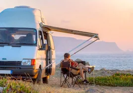 Evita una grave multa en autocaravana: Diferencia entre acampar y pernoctar