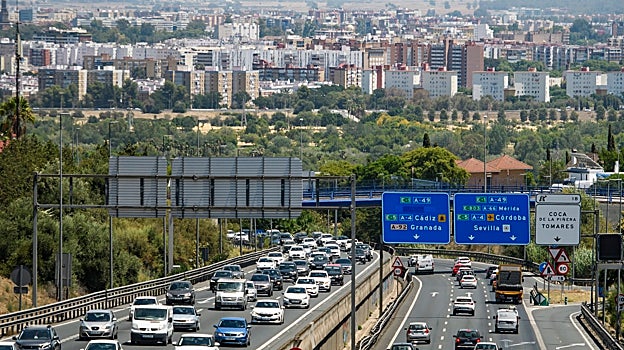 Complicaciones durante la operación salida de agosto en la A-49 en dirección a Huelva desde Sevilla