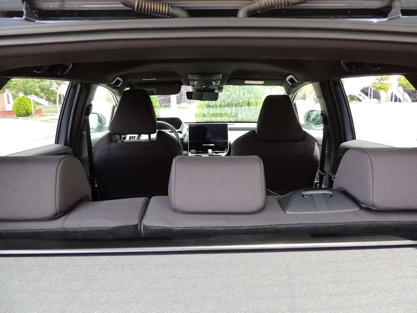 Aprovechando la experiencia en tecnología AWD que controla con precisión los cuatro neumáticos, la respuesta es inmediata, distribuyendo la fuerza motriz entre la parte delantera y trasera de un modo flexible.