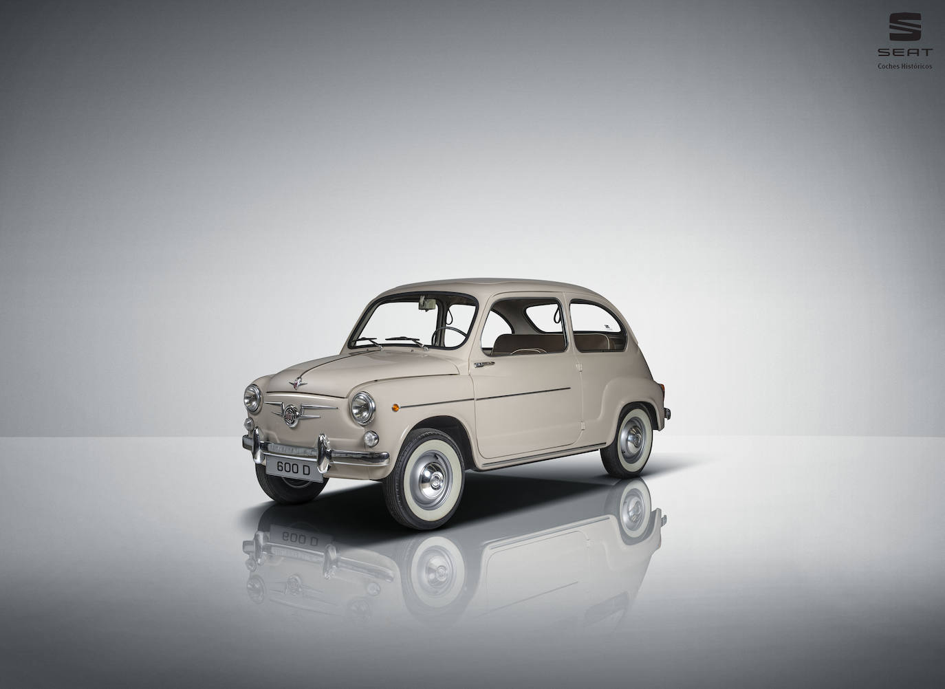 La aceptación fue tan grande que, antes de iniciar la fabricación del SEAT 600, la lista de espera ya superaba los dos años. La producción durante el segundo año se multiplicó por seis. A los cinco años, el 23 de julio de 1962, ya se habían fabricado 100.000 unidades del SEAT 600. Se trataba del 600 N, la versión “Normal”, que se fabricó hasta julio de 1963. En total, se produjeron 131.985 unidades del 600 N. Aquél julio de 1963 se pasó el relevo al SEAT 600 D y se amplió la fabrica de Zona Franca en Barcelona, para duplicar la capacidad de producción.