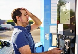 Por qué en agosto pagas entre 12 y 15 euros más por la gasolina y el diésel