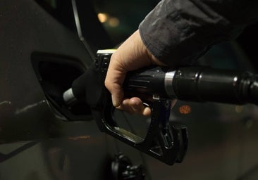 ¿Cuál es el día más barato para echar gasolina?