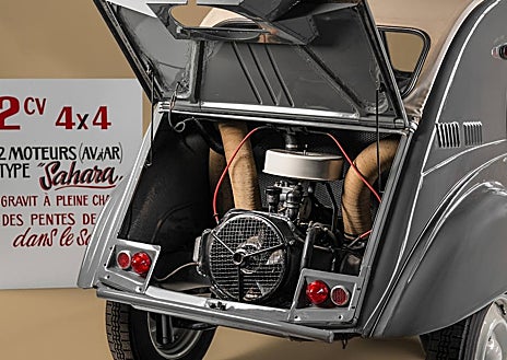 Imagen secundaria 1 - La versión Sahara, gracias a sus dos motores, era un auténtico 4X4 