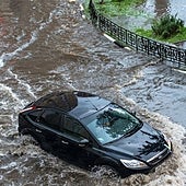 Cómo superar con seguridad una riada si vas en coche