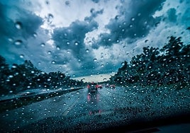 Cómo actuar en el coche ante una tromba de agua