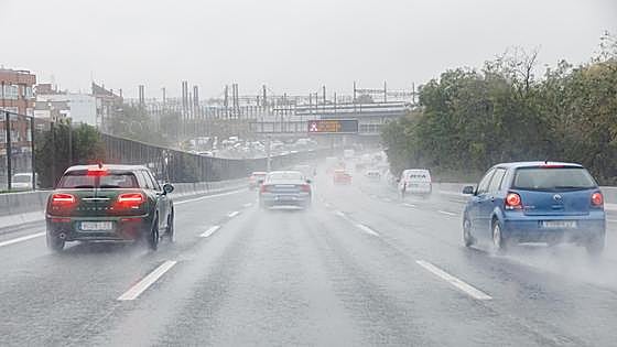¿Cómo actuar conduciendo con lluvia?