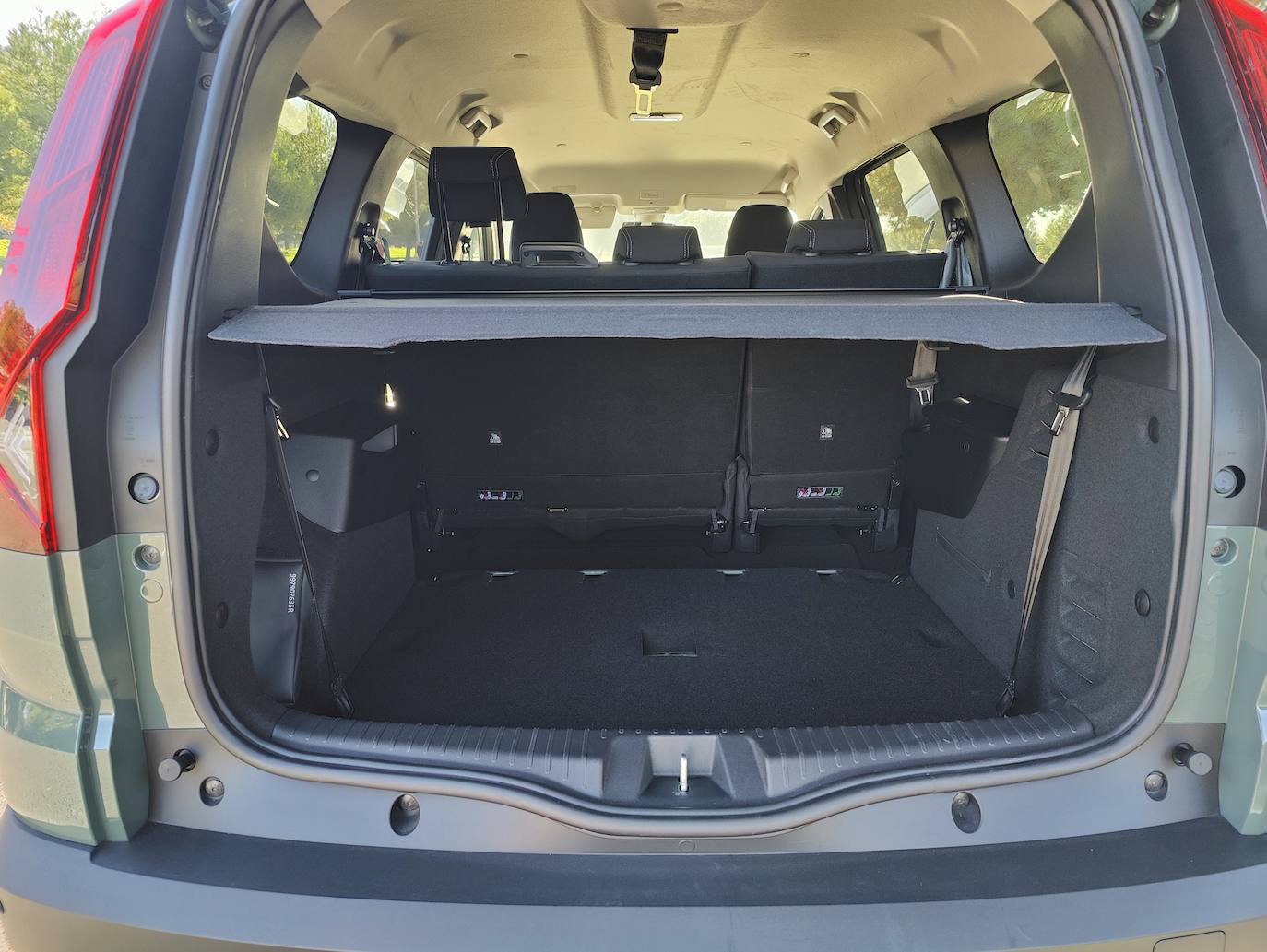 Dacia Jogger está disponible en su lanzamiento con dos motorizaciones con caja manual de seis relaciones: el nuevo motor de gasolina TCe 110 y el motor 100 ECO-G bicarburación gasolina/GLP.