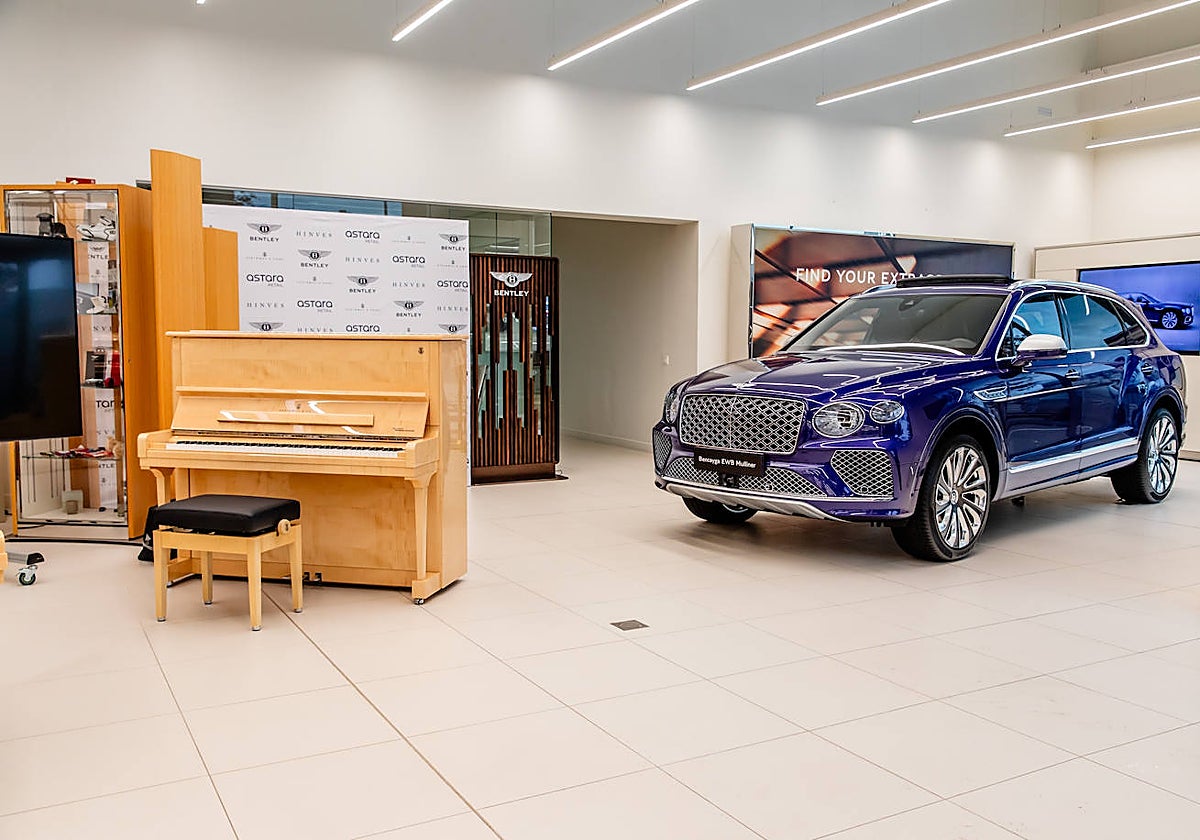 Lanzamiento Bentley Bentayga Extended Wheelbase Mulliner en colaboración con la marca de pianos Steinway & Sons
