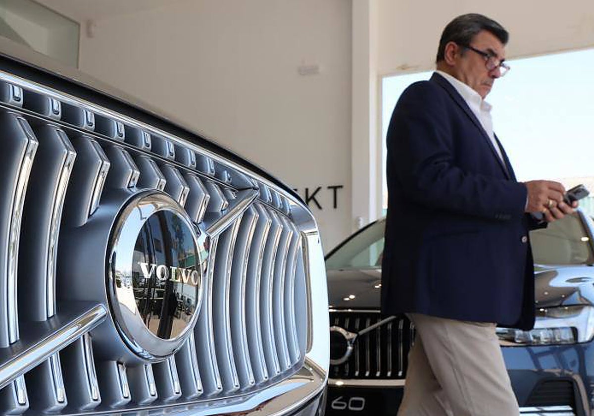 Interior de un concesionario Volvo.