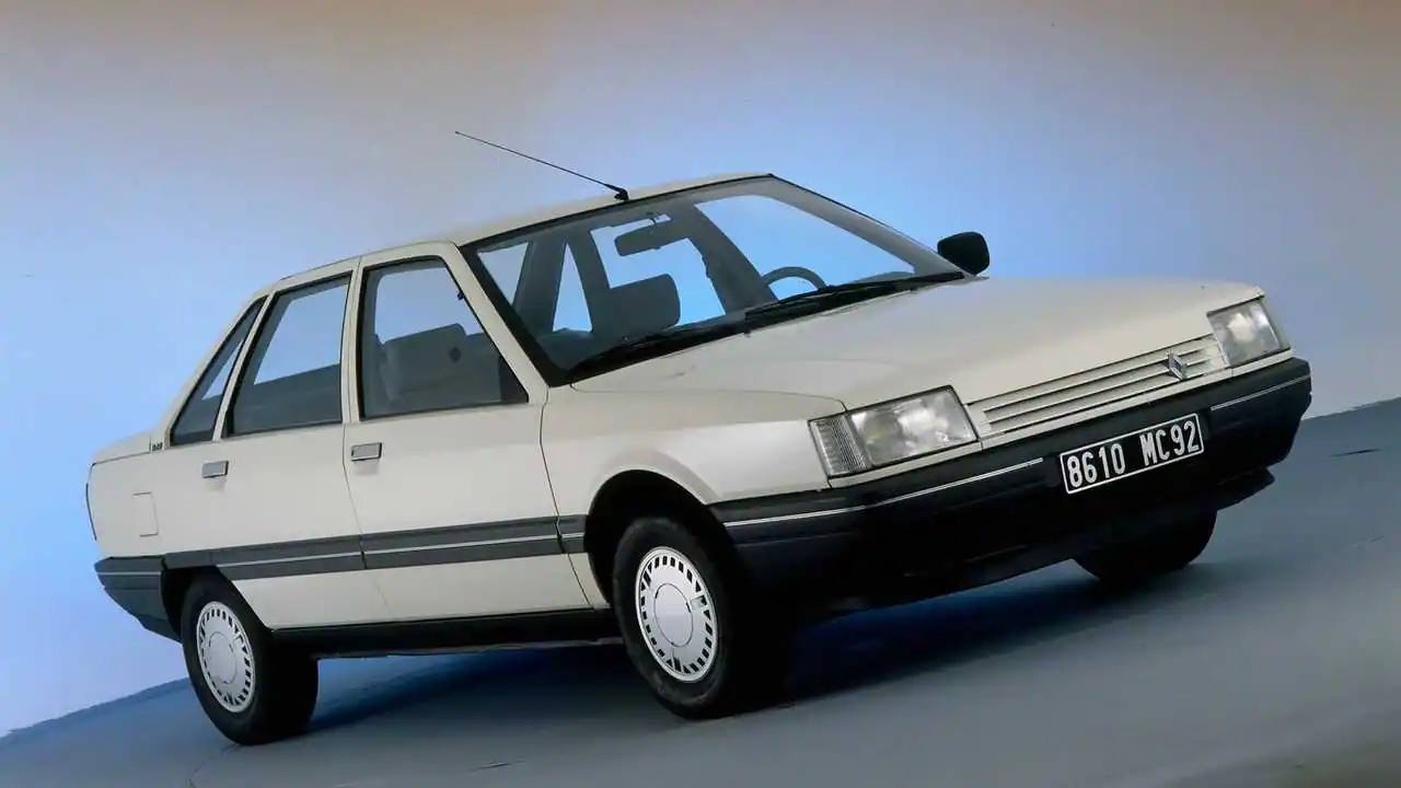 1987 - Renault 21. Cuatro años después del triunfo del Renault 9, la casa gala volvía a alzarse victoriosa con el sucesor del R-18. Y prácticamente lo hizo por unanimidad, tras seducir a la inmensa mayoría del medio centenar largo de miembros del jurado. El modelo cosechó trescientos puntos, frente a los 183 del segundo clasificado, el Opel Kadett. Un modelo que entonces se ensamblaba en Figueruelas (el R-21 se hacía en Valladolid) y que también tuvo buena aceptación.