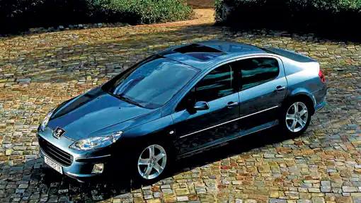 En 2005, destacando especialmente el valor de su diseño, con el paso del tiempo se ha demostrado que este factor ha sido una de las claves del éxito del 407, como se constata con las más de 21.000 unidades vendidas en el 2004. De hecho, incluso antes de conocerse el resultado del premio, el por aquel entonces director general de Peugeot España, anunció una ventas mayores a las 35.000 unidades en el siguiente ejercicio. Nuevo Papa: Fallece el sumo pontífice Juan Pablo II; y atentado en Londres: Londres sufre un ataque casi simultaneo de tres bombas en estaciones del metro y otra en un autobús.