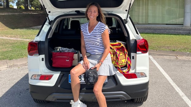 Gemma Mengual junto a su SsangYong Korando