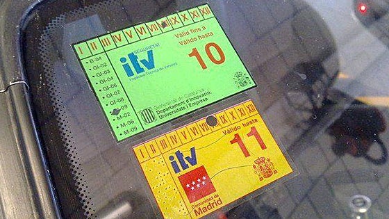¿Por qué son de diferentes colores las etiquetas de la ITV?