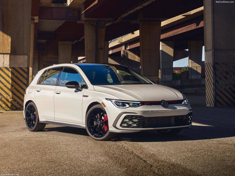 El Golf es el corazón de la marca Volkswagen. Se han vendido más de 37 millones en ocho generaciones. El Golf I, concebido por Giorgetto Giugiaro, tenía que cumplir las enormes expectativas como sucesor del lemblemático "Escarabajo". En pocas semanas tendrá lugar el estreno mundial del nuevo Golf, cuya preventa está prevista para la primavera de 2024
