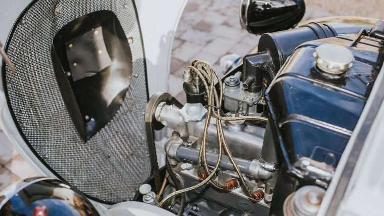 La posición del motor, delantera en voladizo, permitía ganar espacio interior.