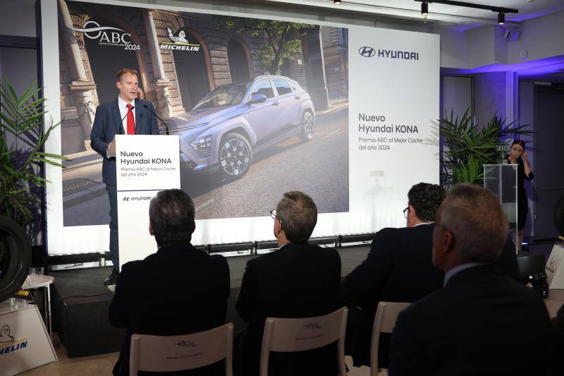 El director Comercial de Michelin para España y Portugal, Alexandre Hennion, durante su intervención en la entrega del Premio ABC al Mejor Coche del Año 2024